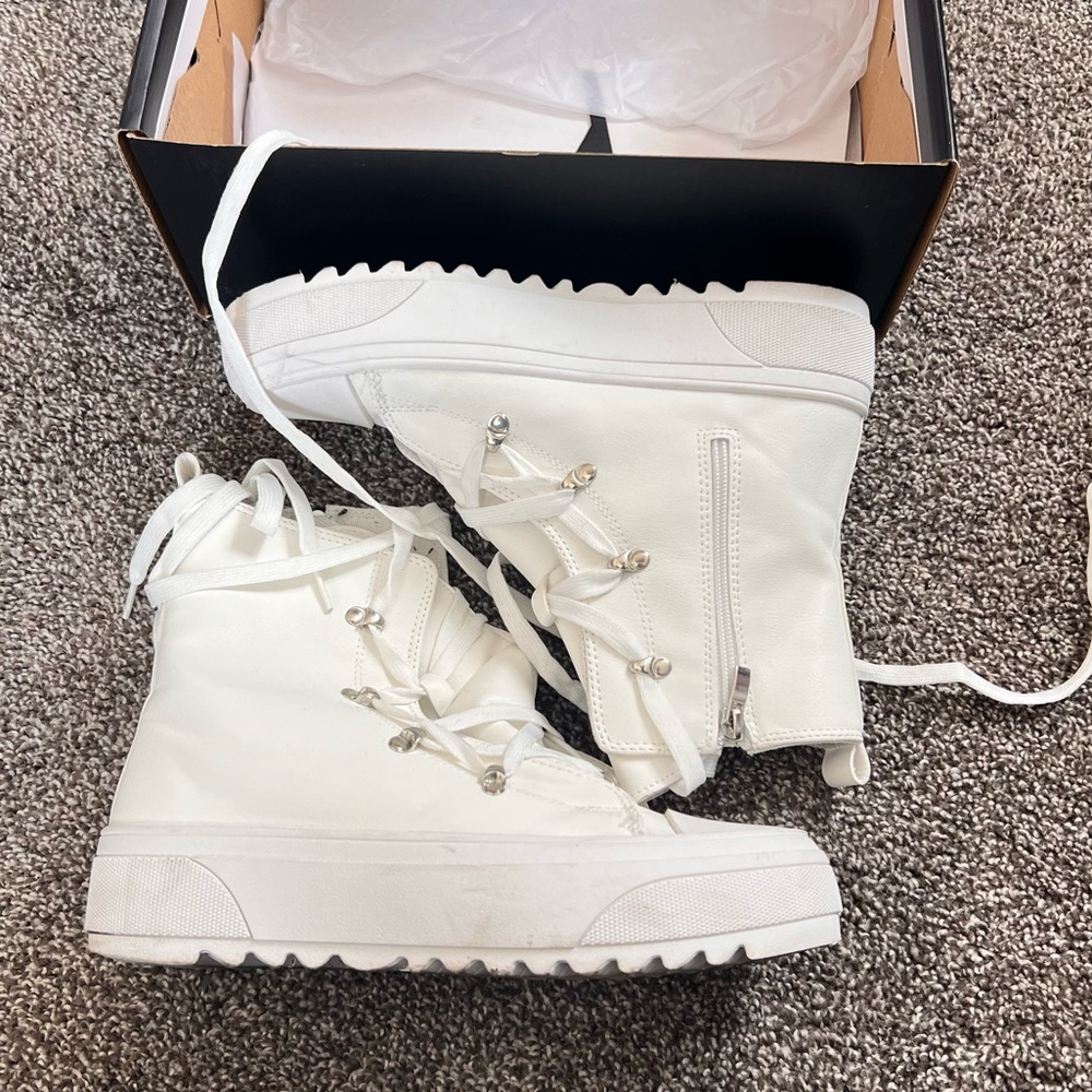 Fashion nova sneakers